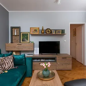 https://apartment-green-29.in-istria.net